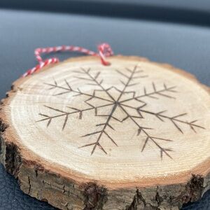 NEW One of a kind handmade woodslice Christmas ornament decoration, snowflake
